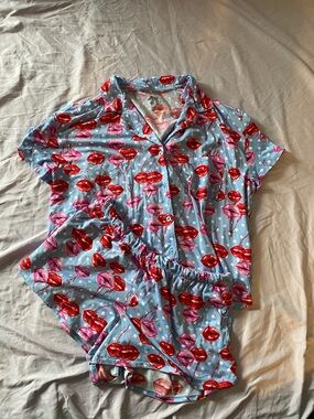 Short Sleeve Lip-Print Pajama Set in Blue with Pink & Red Accents